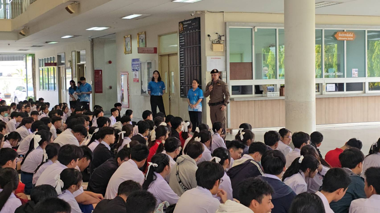 อำนวยความสะดวกการจราจร และให้ความรู้เกี่ยวกับความปลอดภัยบนท้องถนน และความรู้เกี่ยวกับโทษและพิษภัยของบุหรี่ไฟฟ้า