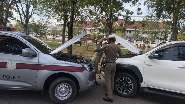 ช่วยเหลือประชาชน รถยนต์แบตเตอรี่หมด