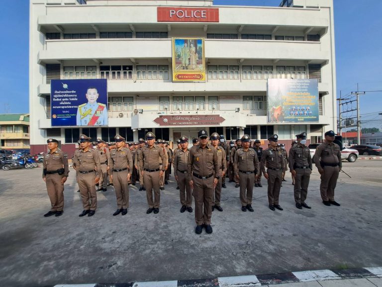 เข้าแถวเคารพธงชาติ