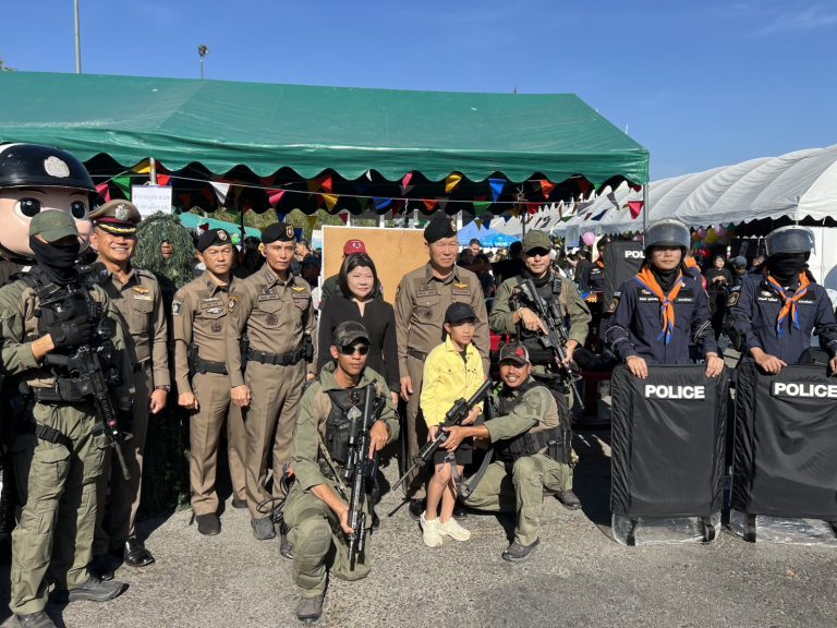 ร่วมพิธีเปิดกิจกรรม วันเด็กเเห่งชาติ