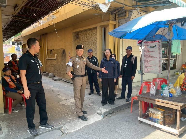 แก้ไขปัญหาการวางสิ่งของกีดขวางการจราจร และการจัดการจราจรบริเวณโดยรอบตลาด