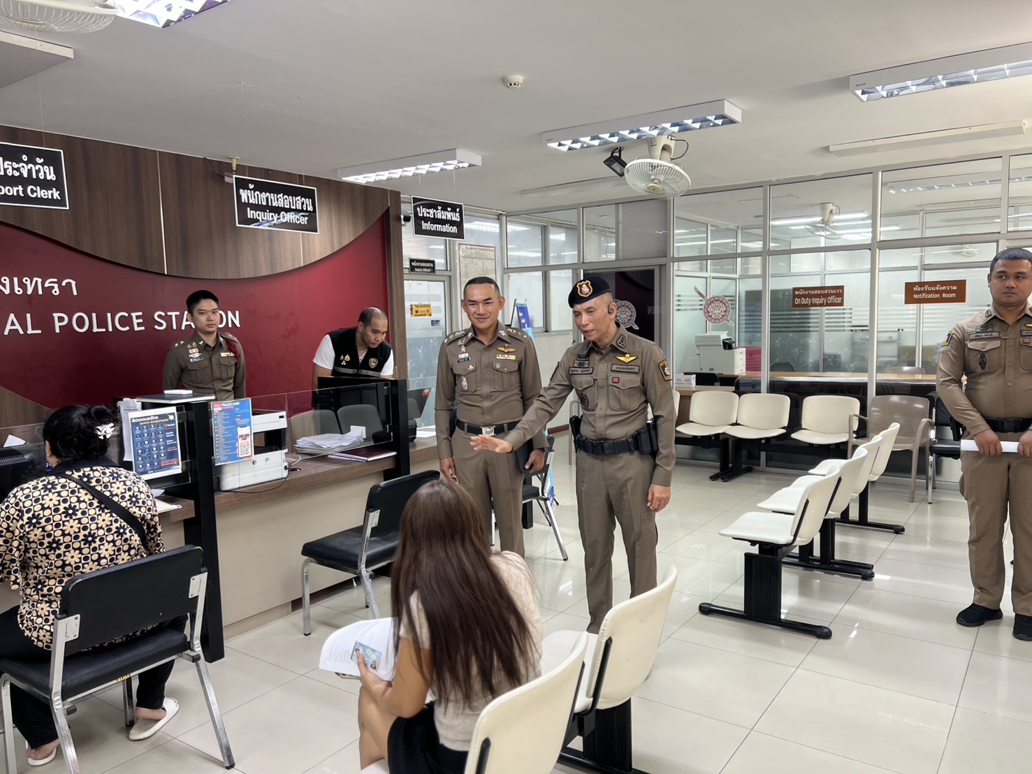 ประชุมขับเคลื่อนการทำงาน และกำชับข้อสั่งการในการปฎิบัติ แนะนำแนวทางและข้อกฎหมาย ให้กับประชาชนที่มาโรงพัก