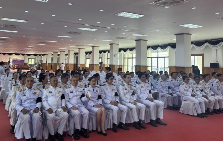 ร่วมพิธีถวายน้ำสรงพระศพ เเละลงนามถวายความอาลัยเบื้องหน้าพระรูป สมเด็จพระเจ้าลูกเธอ เจ้าฟ้าพัชรกิติยาภา นเรนทิราเทพยวดี กรมหลวงราชสาริณีสิริพัชร มหาวัชรราชธิดา