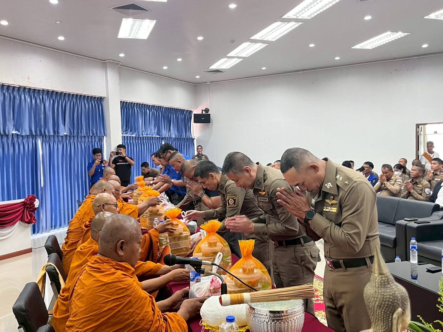 พิธีทำบุญโรงพัก